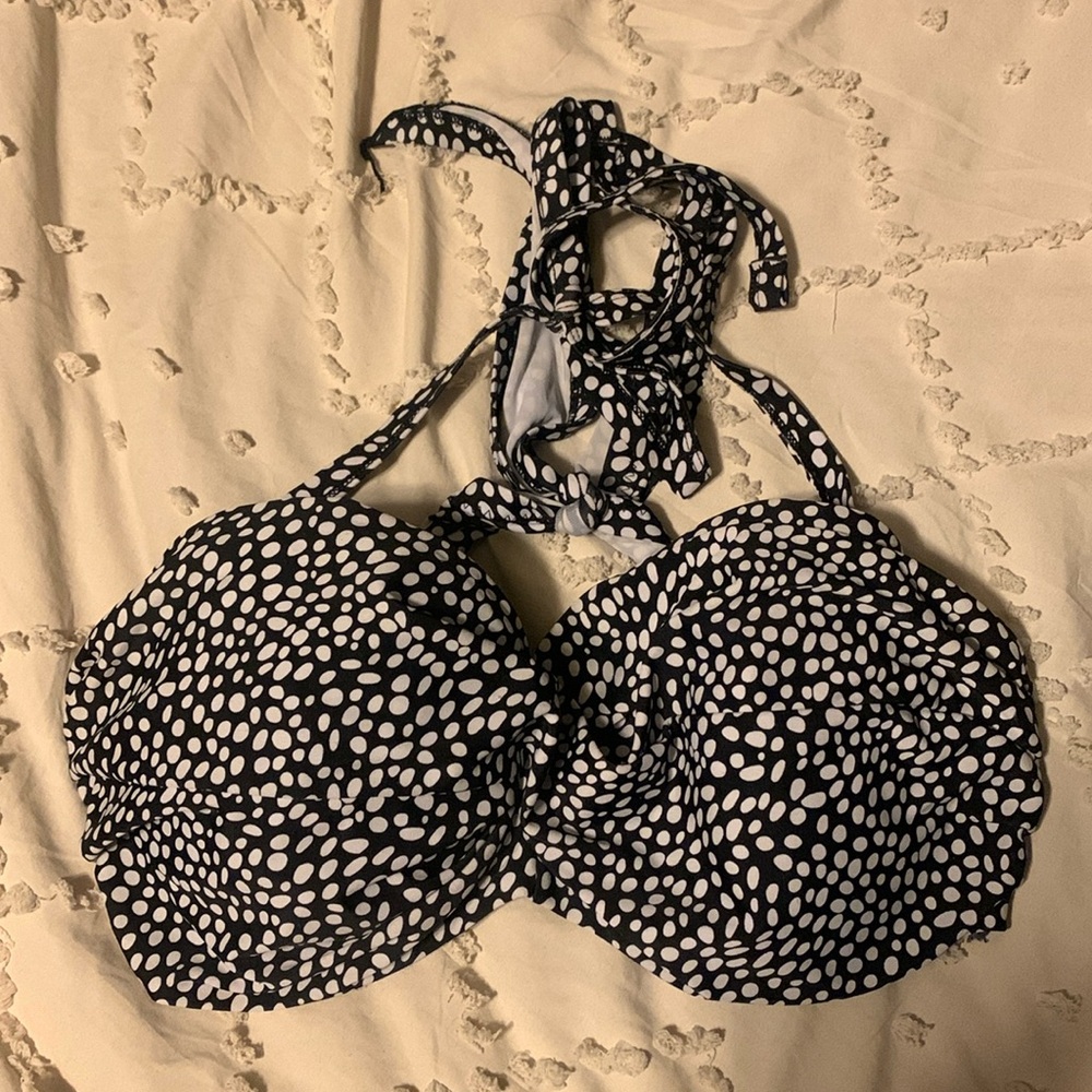 smart & sexy Black and White Polka Dot Bikini Top